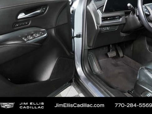 Used 2024 Cadillac XT4 Premium Luxury image 7