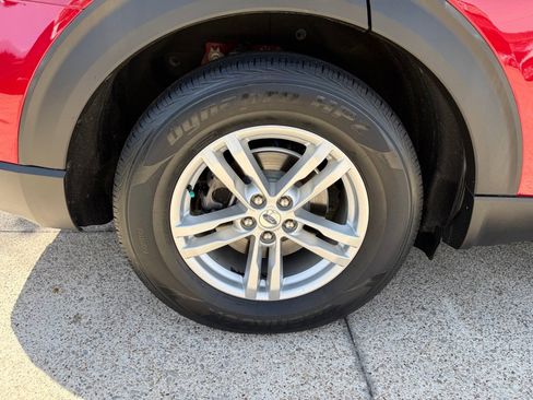 Used 2020 Ford Explorer XLT w/ Equipment Group 202A image 13