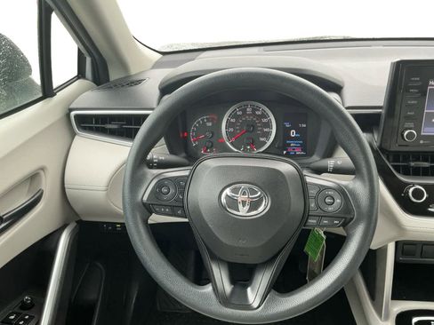 Used 2022 Toyota Corolla Cross L FWD image 12