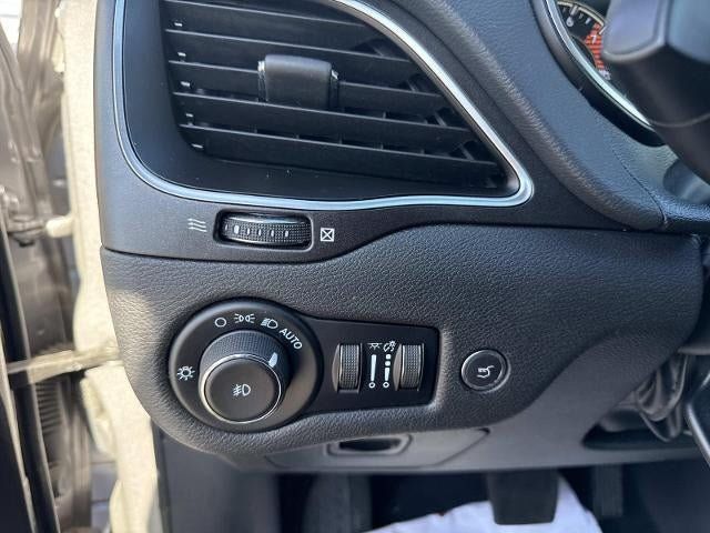 Used 2021 Jeep Cherokee Trailhawk w/ Comfort/Convenience Group AWD/4WD image 17