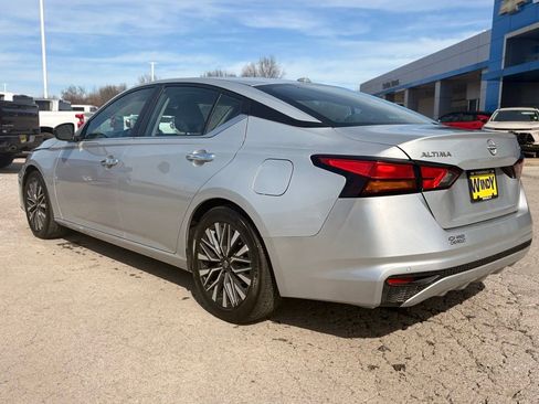 Used 2024 Nissan Altima 2.5 SV FWD image 7