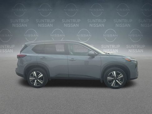 Used 2025 Nissan Rogue SL AWD/4WD image 40