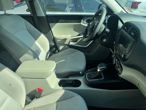 Certified 2025 Kia Soul LX w/ LX Technology Package image 9
