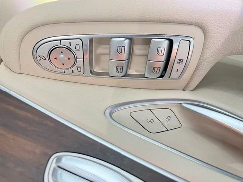 Used 2022 Mercedes-Benz GLC 300 4MATIC image 11