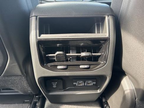 New 2025 Jeep Grand Cherokee Altitude image 13