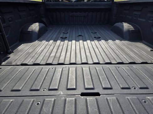 Used 2024 GMC Sierra 2500 AT4 w/ AT4 Premium Plus Package AWD/4WD image 18