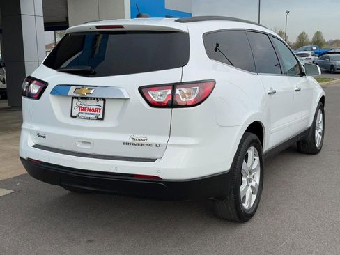 Used 2016 Chevrolet Traverse LT w/ Style and Technology Package image 3