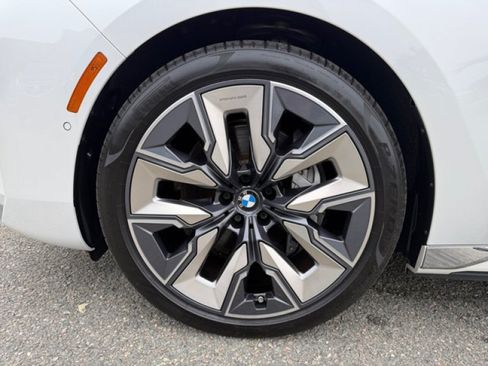 Used 2023 BMW i7 xDrive60 AWD/4WD image 9