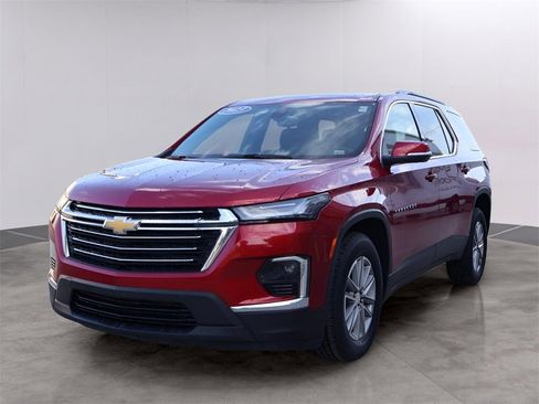 Used 2023 Chevrolet Traverse LT image 3