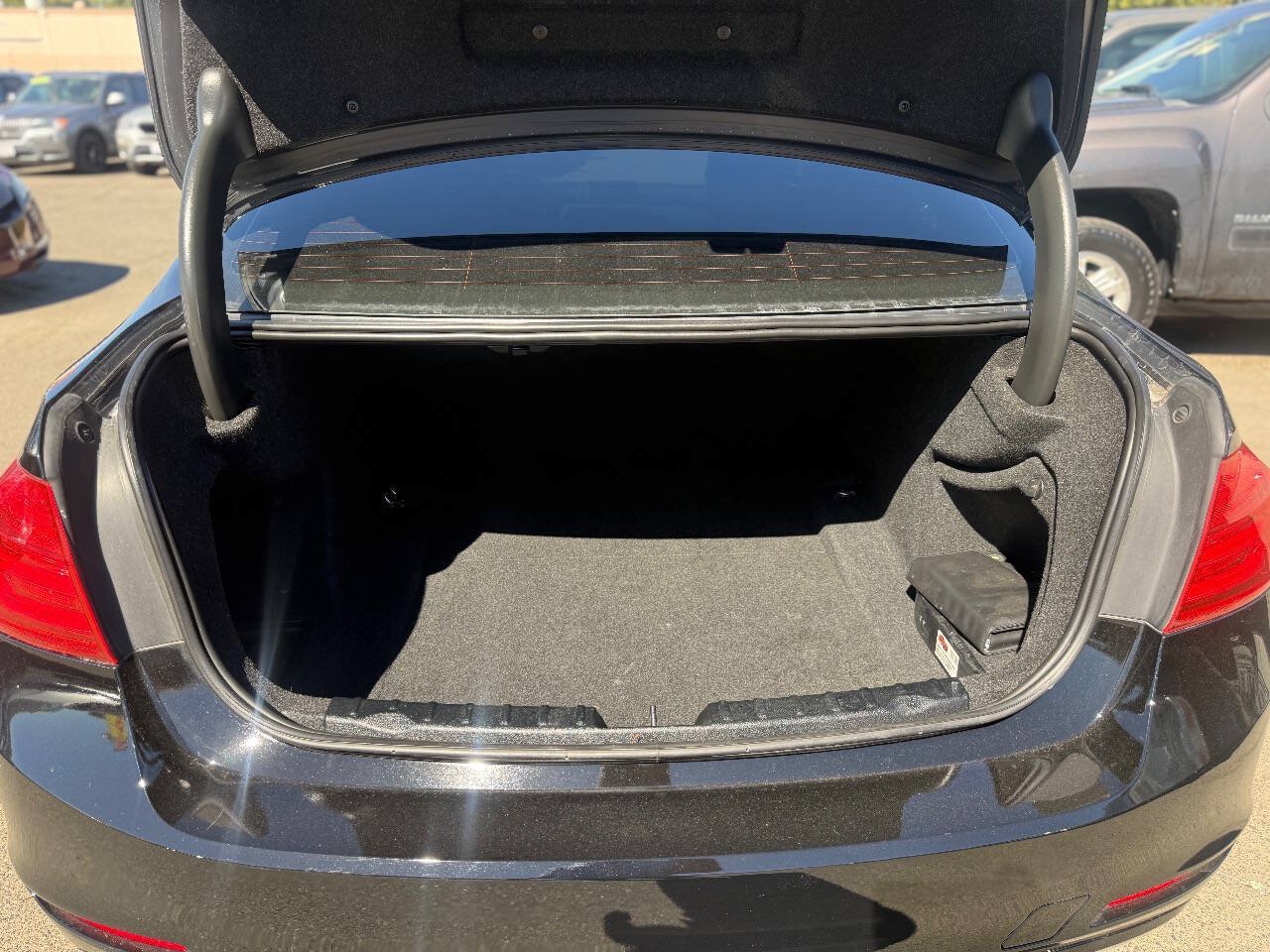 Used 2013 BMW 320i Sedan RWD image 16