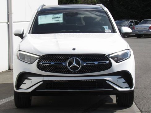 New 2025 Mercedes-Benz GLC 300 4MATIC image 3