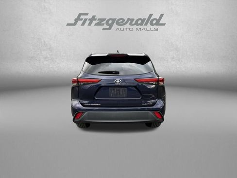 Used 2022 Toyota Highlander XLE AWD/4WD image 7