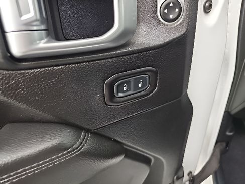 Used 2020 Jeep Wrangler Unlimited Sahara AWD/4WD image 12