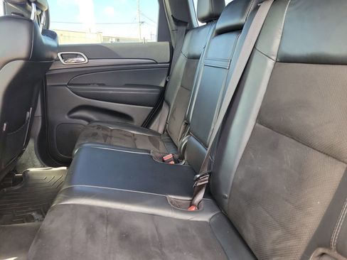 Used 2022 Jeep Grand Cherokee Laredo X AWD/4WD image 11