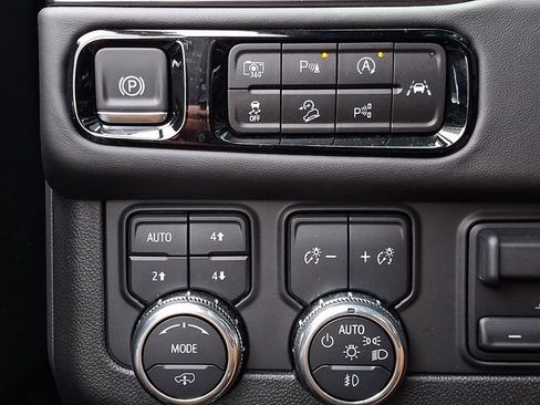 Used 2025 GMC Yukon XL AT4 Ultimate AWD/4WD image 28