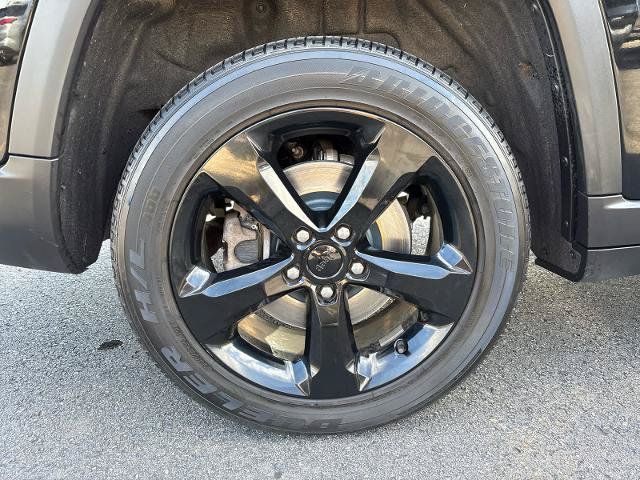 Used 2023 Jeep Grand Cherokee L Laredo AWD/4WD image 14