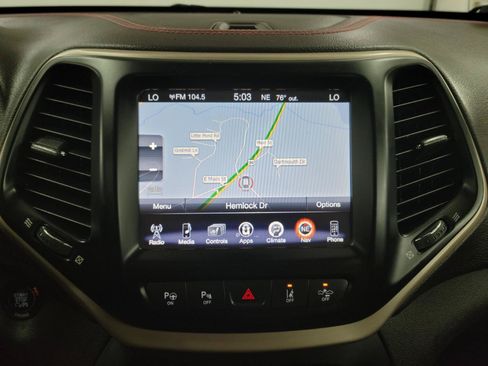 Used 2016 Jeep Cherokee Trailhawk w/ Comfort/Convenience Group AWD/4WD image 18