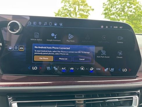 Used 2024 Chevrolet Traverse RS image 40