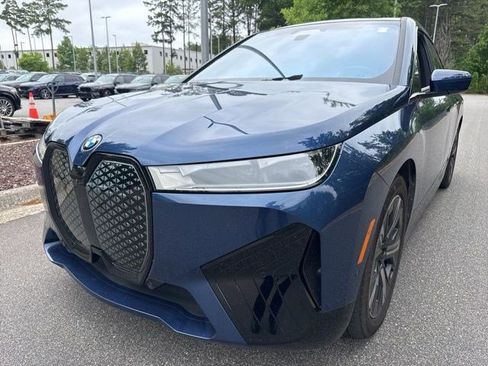 Used 2023 BMW iX xDrive50 w/ Premium Package AWD/4WD image 8