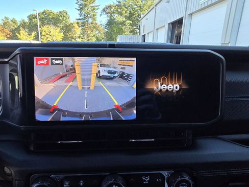 Used 2024 Jeep Wrangler Unlimited Rubicon 4xe image 26