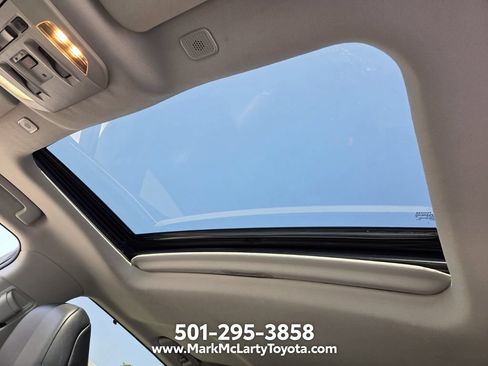 Used 2025 Toyota Highlander AWD image 18