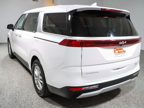 Used 2024 Kia Carnival LX FWD image 9
