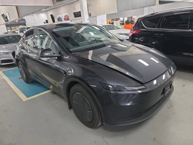 Used 2026 Tesla Model Y Long Range AWD/4WD image 3