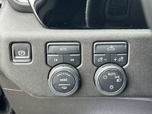 Used 2025 Chevrolet Silverado 1500 LT AWD/4WD image 19