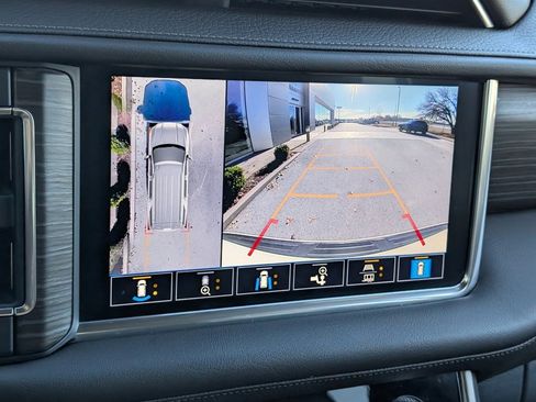 Used 2021 GMC Yukon Denali w/ Denali Premium Package image 16