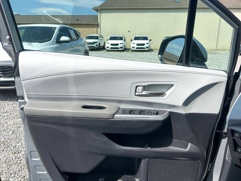 Used 2025 Toyota Sienna XLE FWD image 15