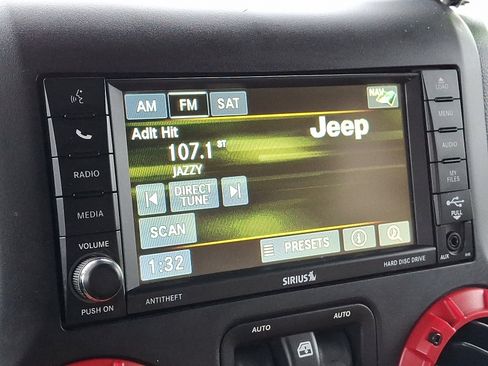 Used 2016 Jeep Wrangler Unlimited Sahara w/ Dual Top Group AWD/4WD image 18
