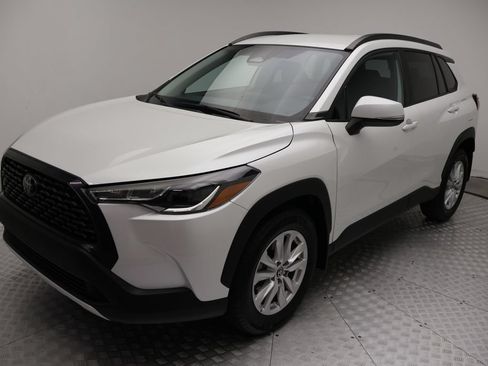 Certified 2024 Toyota Corolla Cross LE FWD image 2