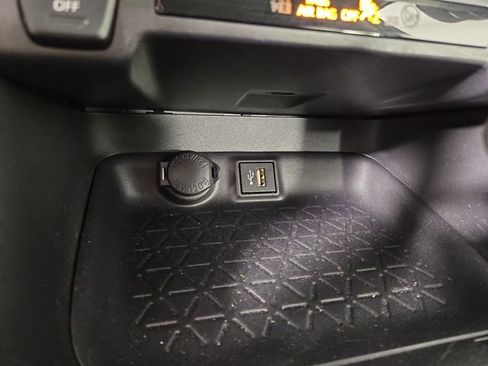 Used 2025 Toyota RAV4 XLE FWD image 25