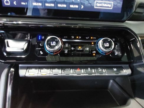 Used 2022 GMC Sierra 1500 AT4 w/ AT4 Premium Package AWD/4WD image 20