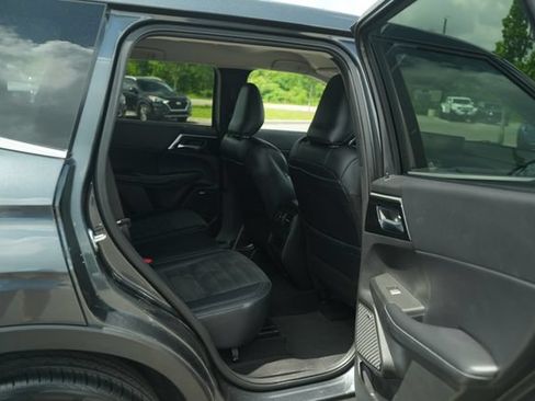 Used 2025 Mitsubishi Outlander SE FWD image 22