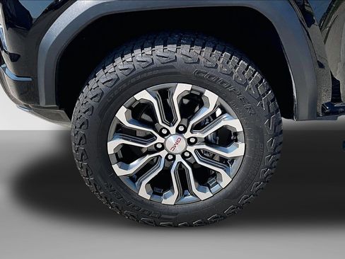 Used 2024 GMC Canyon Denali AWD/4WD image 9