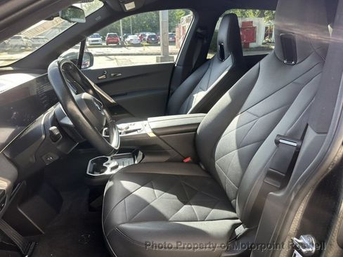 Used 2024 BMW iX xDrive50 w/ Premium Package AWD/4WD image 6
