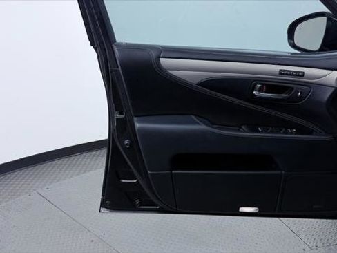 Used 2014 Lexus LS 460 w/ F Sport Package RWD image 13