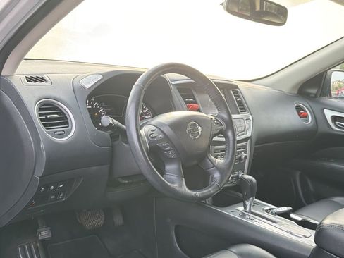 Used 2020 Nissan Pathfinder SL FWD image 10