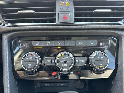 Used 2024 Volkswagen Taos SE image 45