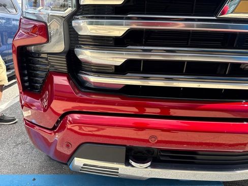 Used 2024 Chevrolet Silverado 1500 High Country w/ Technology Package AWD/4WD image 24