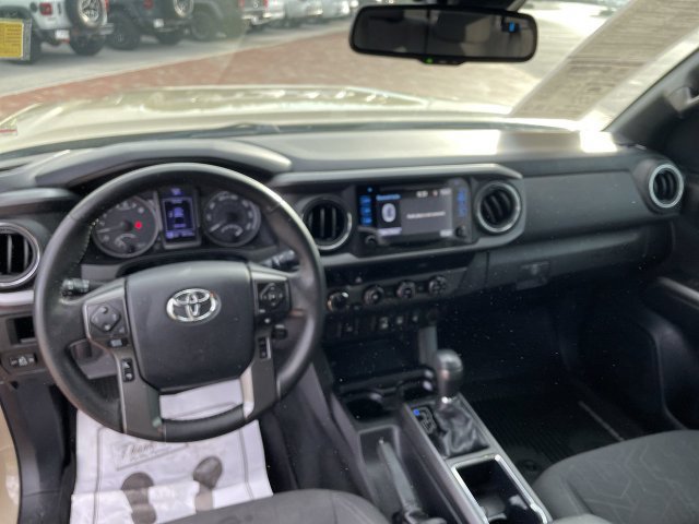Used 2018 Toyota Tacoma TRD Off-Road AWD/4WD image 19