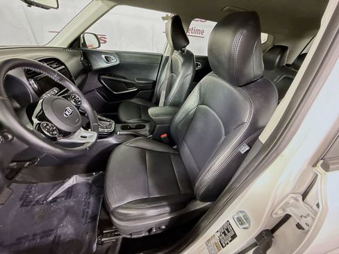 Used 2020 Kia Soul EX FWD image 25
