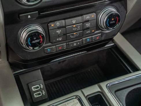 Used 2018 Ford F150 Lariat w/ Equipment Group 502A Luxury AWD/4WD image 29