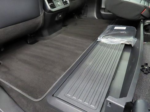 Used 2025 Ford F250 Platinum w/ FX4 Off-Road Package image 75