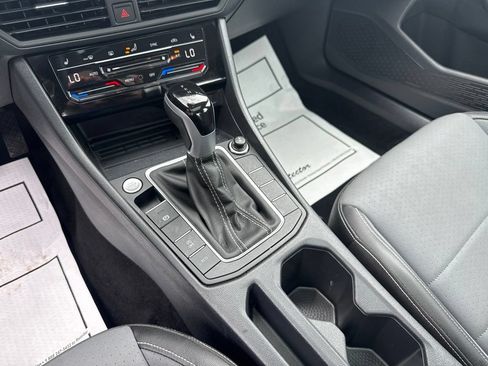 Used 2025 Volkswagen Jetta SE FWD image 18