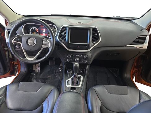Used 2016 Jeep Cherokee Trailhawk w/ Cold Weather Group AWD/4WD image 9