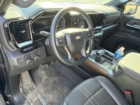 Used 2023 Chevrolet Silverado 1500 High Country w/ Technology Package AWD/4WD image 6