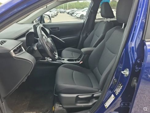Used 2023 Toyota Corolla Cross LE w/ Moonroof Package AWD/4WD image 9