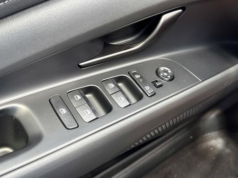New 2026 Hyundai Elantra SEL Sport FWD image 16